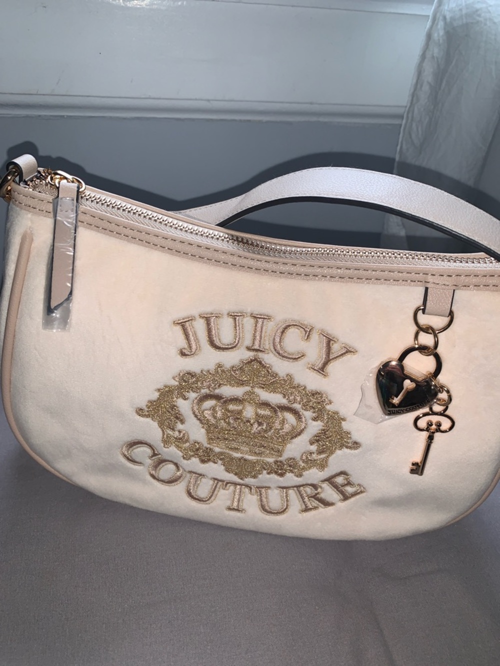 ๐- Juicy Couture Soft White Shoulder Bag with Gold Embroidered Crest - Picture 14 of 14